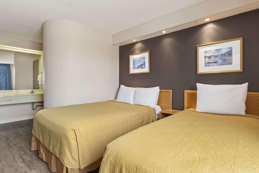Travelodge by Wyndham Brockville Eksteriør billede